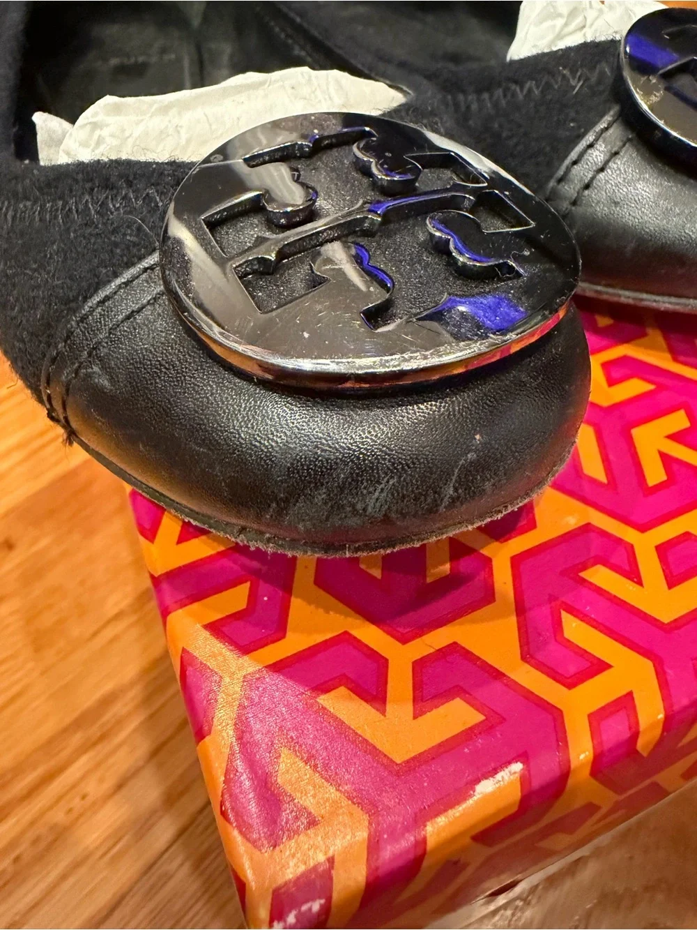Tory Burch Serena Black/Navy Logo Round-Toe Ballet Flats